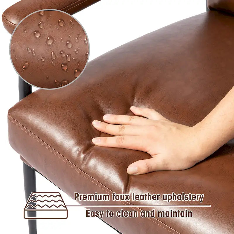 Fauteuil moderne du milieu du siècle à dossier haut en similicuir avec accoudoirs rembourrés, noir et marron