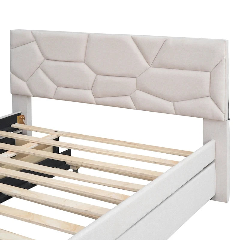 Lit plateforme rembourré beige avec tête de lit géométrique et tiroirs de rangement