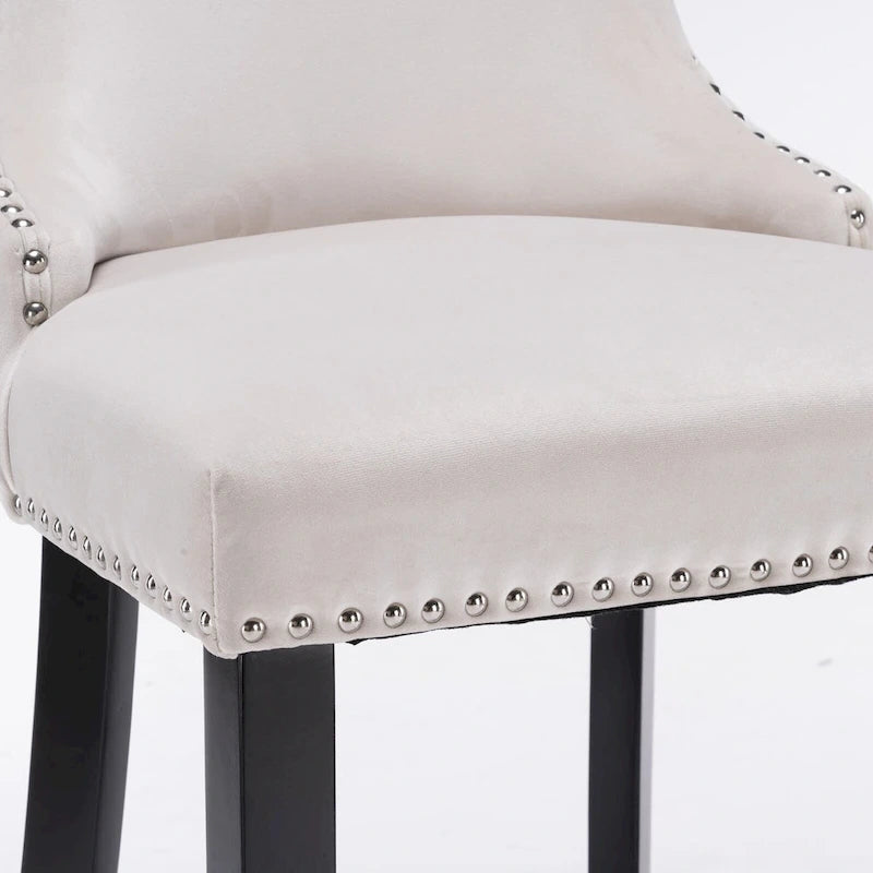 Tabouret de bar à dossier ailé capitonné en velours avec garniture cloutée