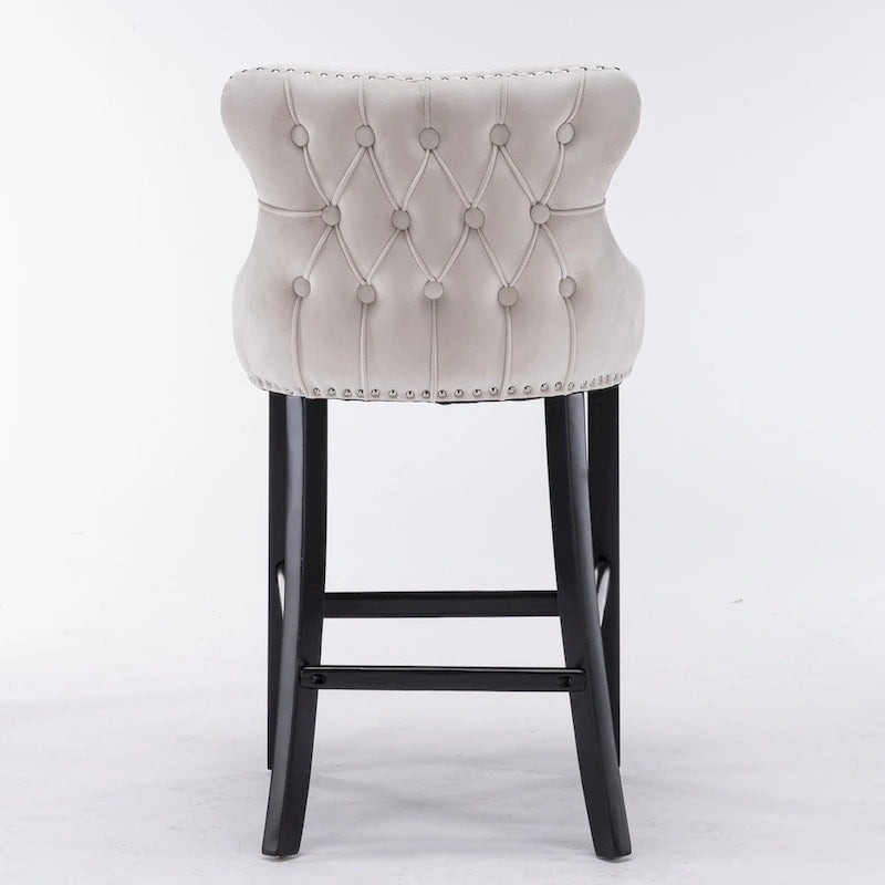 Tabouret de bar à dossier ailé capitonné en velours avec garniture cloutée
