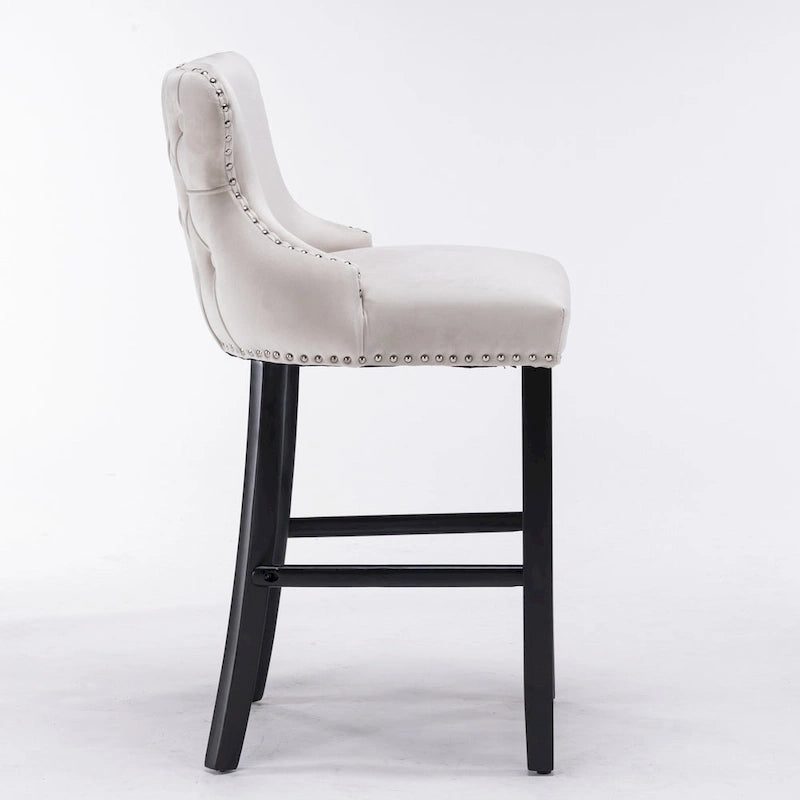 Tabouret de bar à dossier ailé capitonné en velours avec garniture cloutée