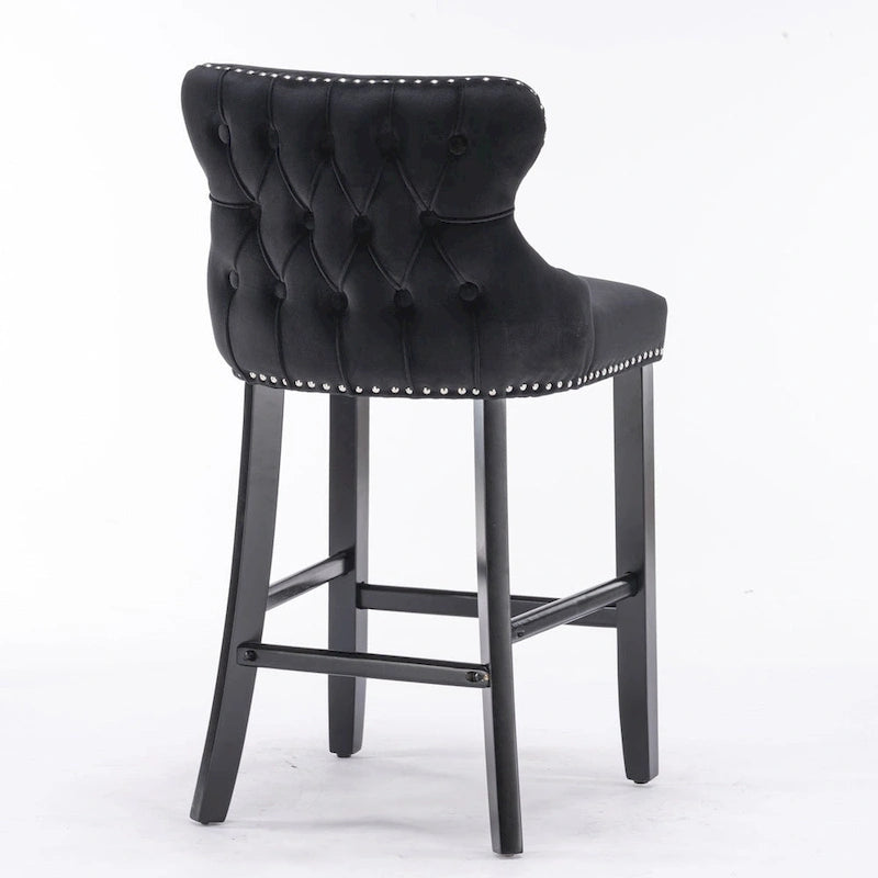 Tabouret de bar à dossier ailé capitonné en velours avec garniture cloutée