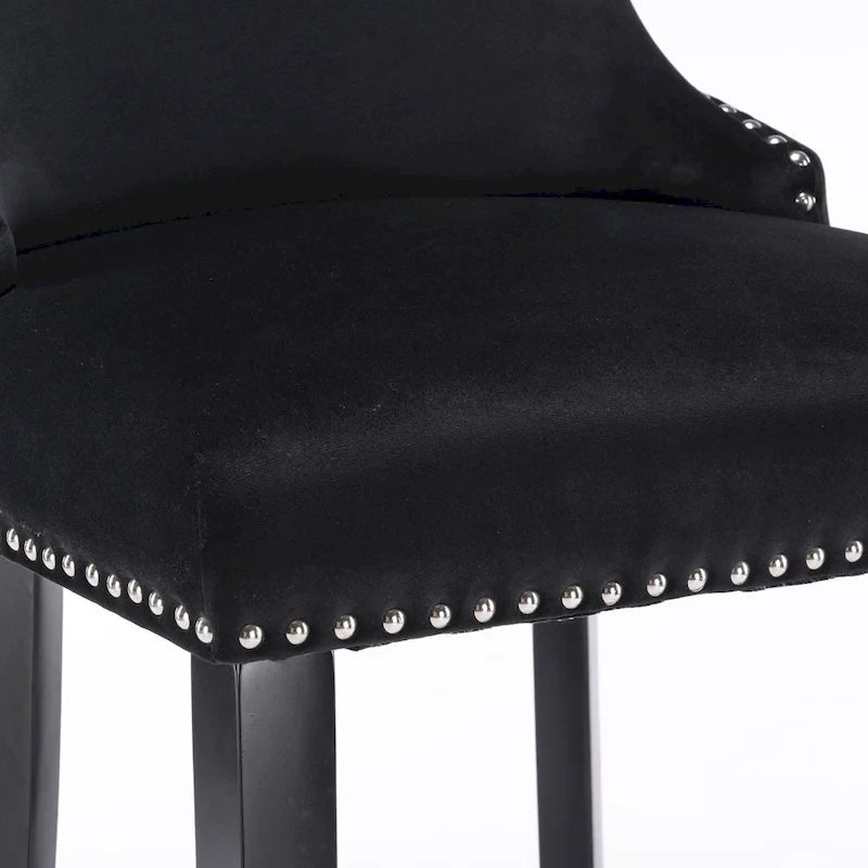 Tabouret de bar à dossier ailé capitonné en velours avec garniture cloutée
