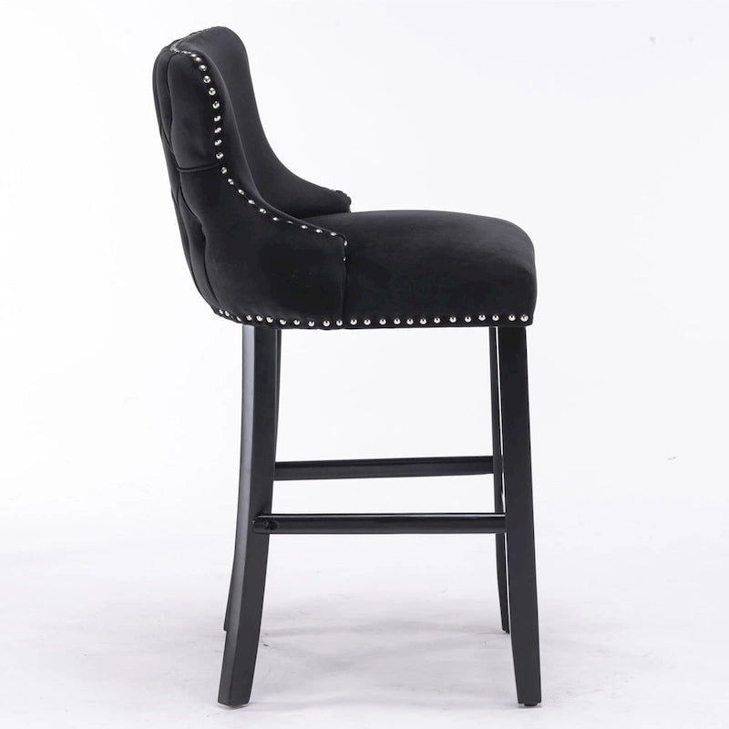 Tabouret de bar à dossier ailé capitonné en velours avec garniture cloutée