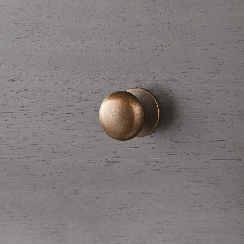 Coiffeuse de transition en chêne avec miroir rabattable, tiroirs et meuble de rangement