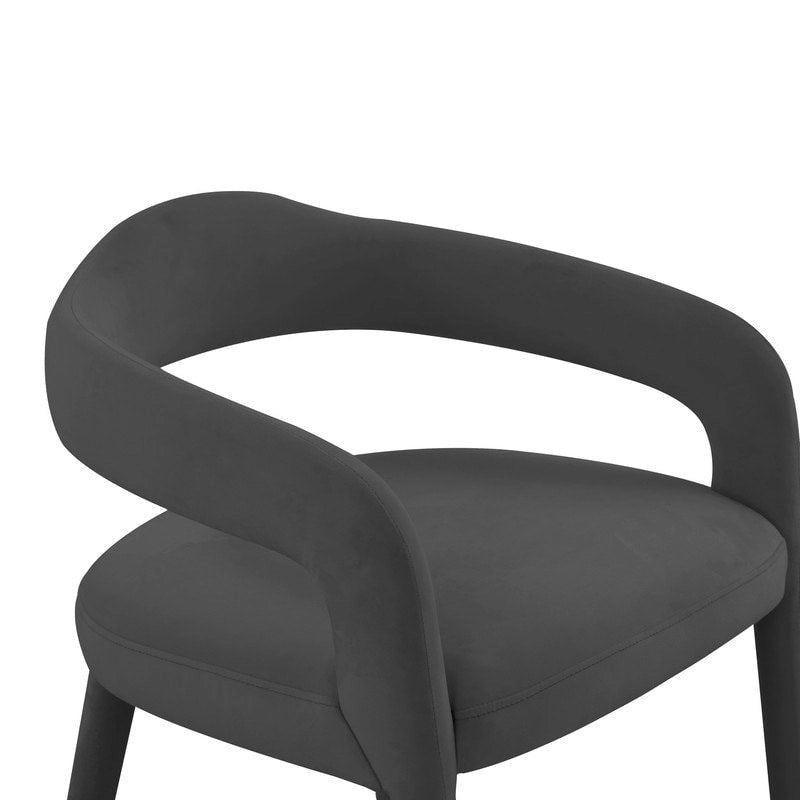 Chaise de salle à manger en velours avec dossier incurvé ouvert et pieds à embouts dorés