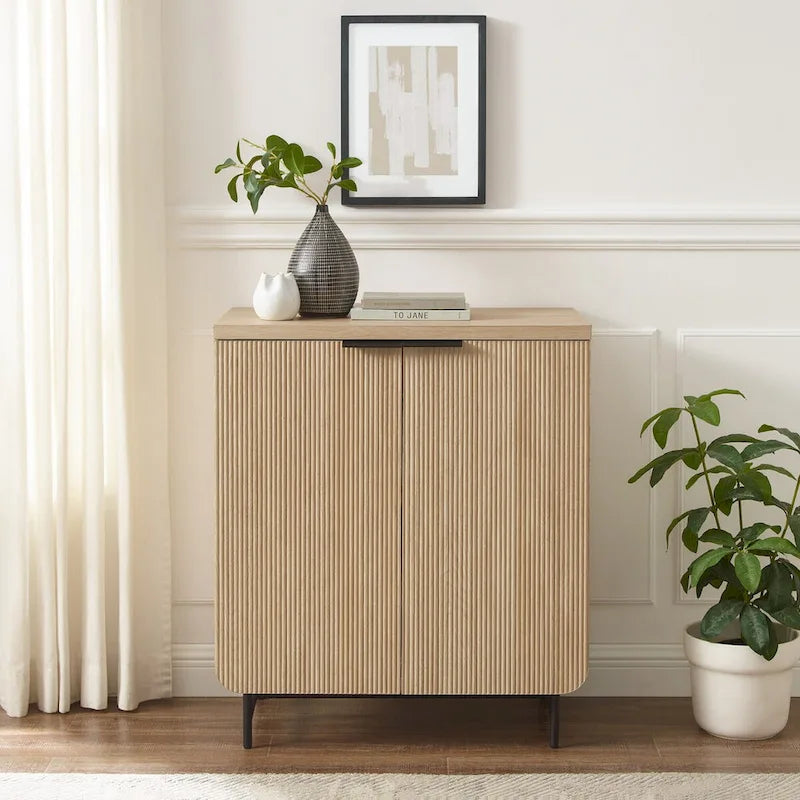 Meuble de rangement console avec portes cannelées, portes à fermeture douce et pieds en métal Chêne